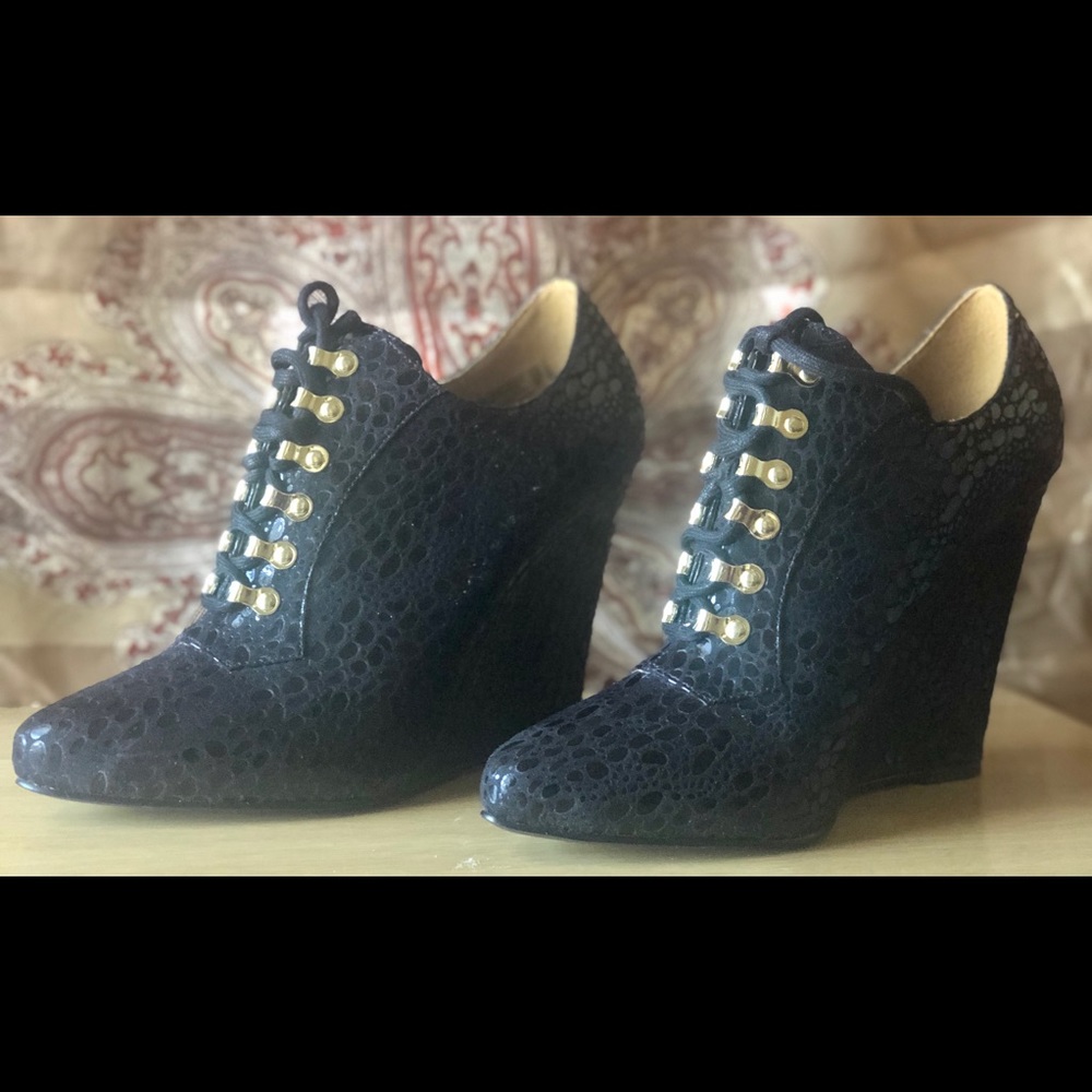 Sexy Black Snakeskin Wedge Heels!
